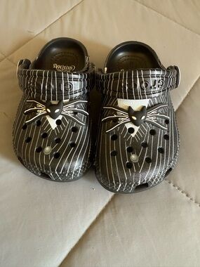 CROCS Kids Black Pinstripe Cat Clog Sandals